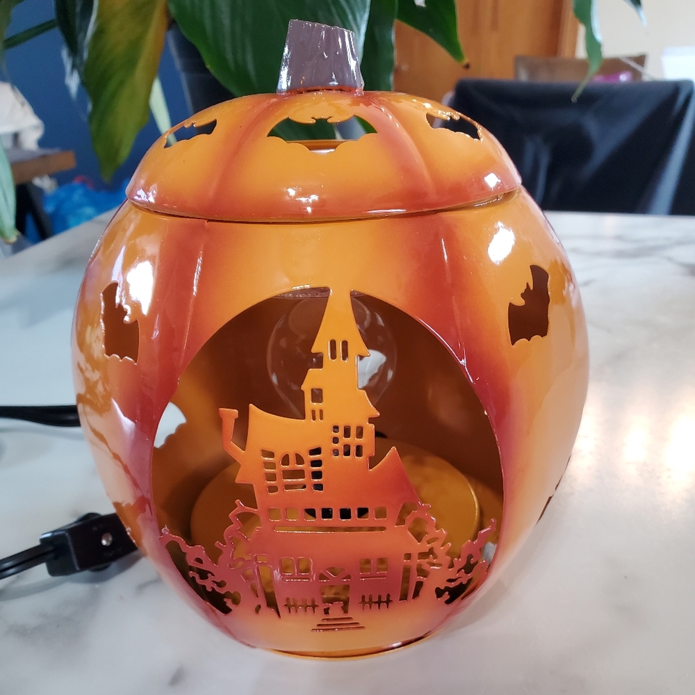 Scentsy Paranormal Pumpkin Warmer